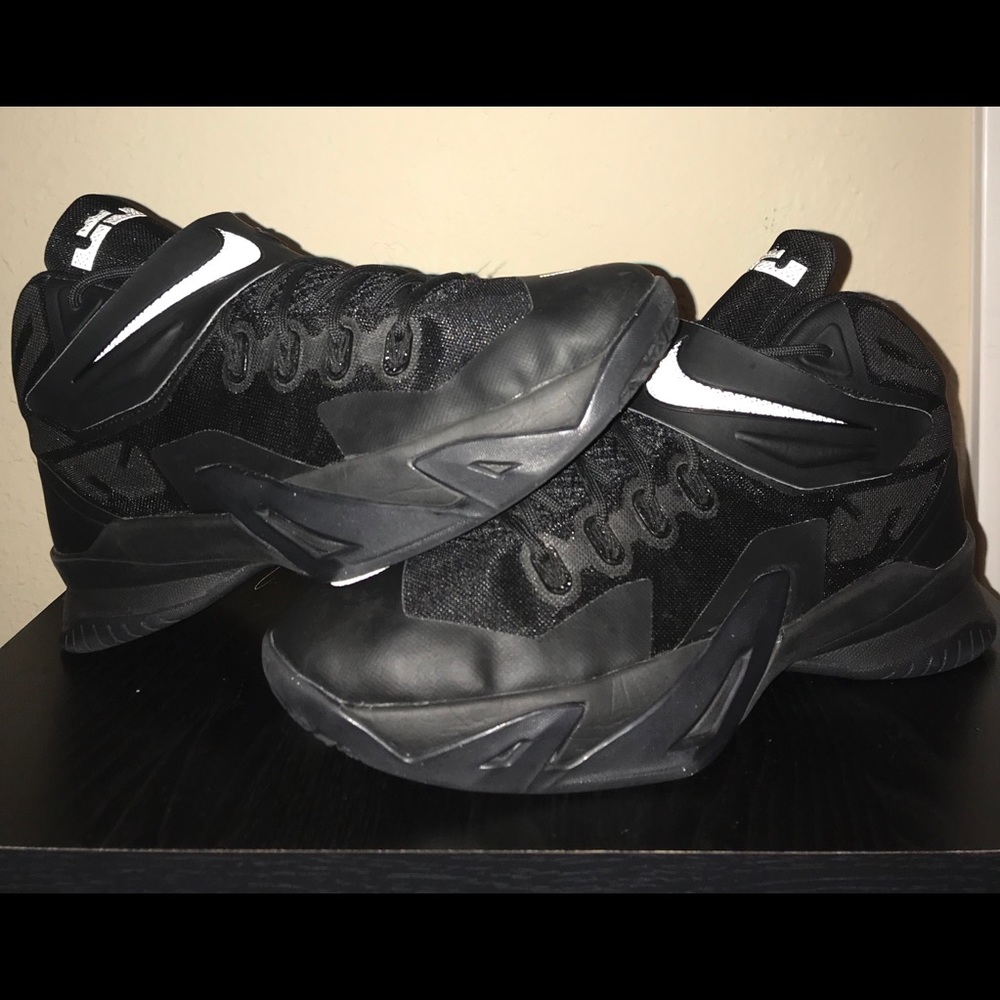 LeBron soldier 8 all black